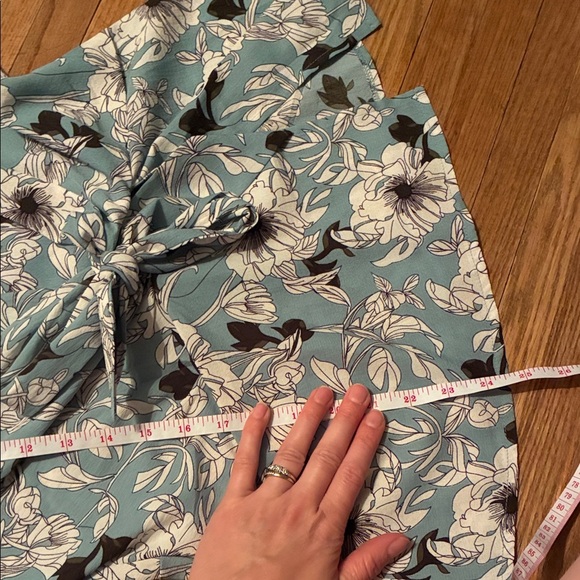 Papillon Blanc Teal and White Floral Wrap Blouse - Picture 12 of 14